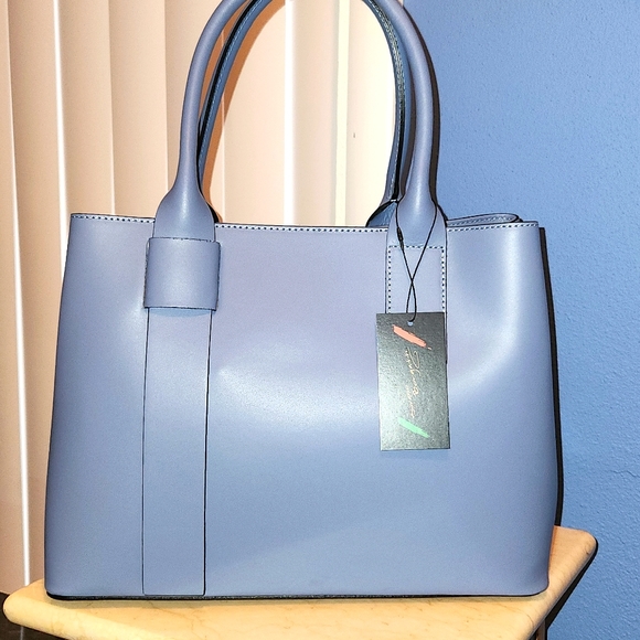 SB95192 💯 🇮🇹 ITALIAN smooth LEATHER 🇮🇹 NWT Crossbody bag, light blue 💙 - Picture 2 of 3